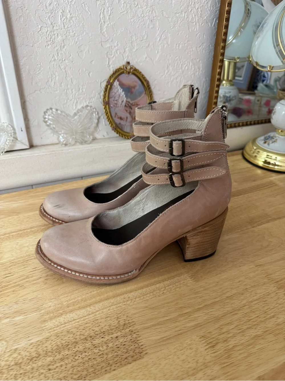 Freebird Randi Blush Leather Triple Buckle Block Heel Pumps Size 9 Indie Boho